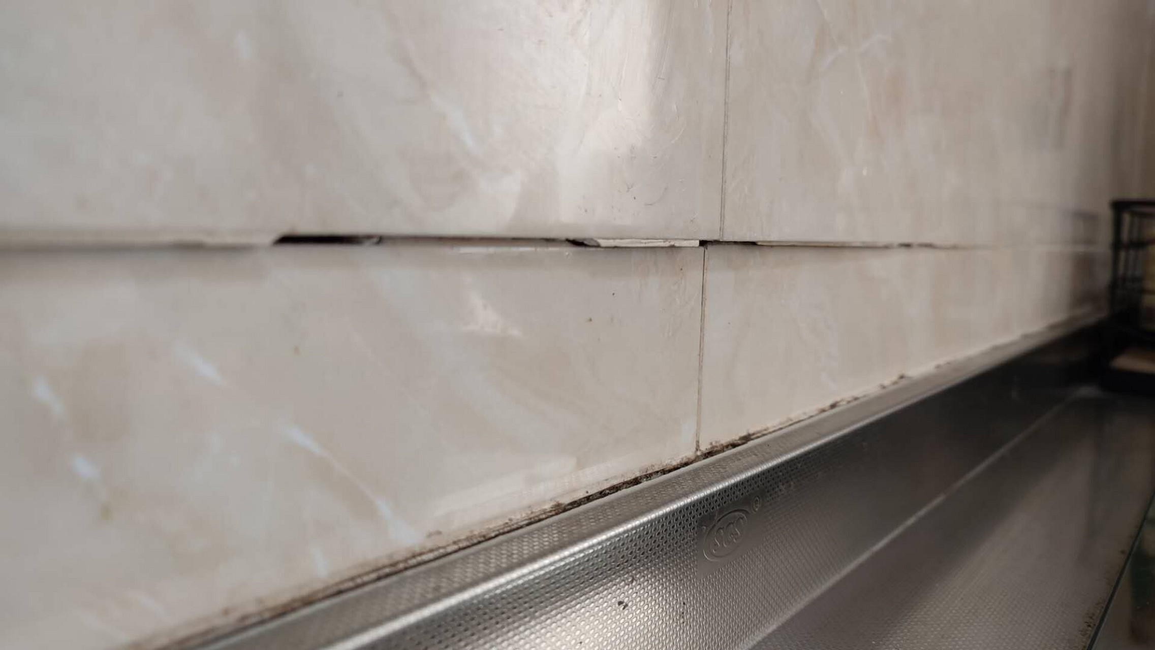 墙砖空鼓会有什么后果(墙砖空鼓会造成什么问题)